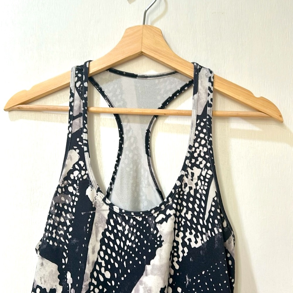 LULULEMON WOMENS ACTIVEWEAR TANK TOP STYLISH BLACK WHITE Sz MD o LG - Picture 5 of 11